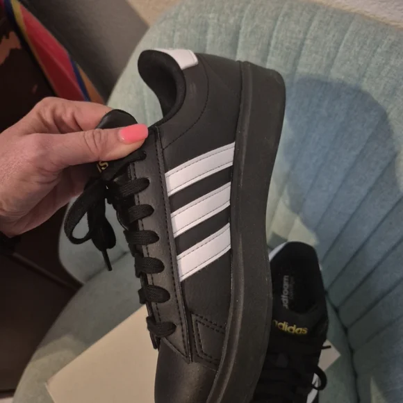 Adidas Black and White Classic Sneakers Woman Size 6 - Picture 7 of 12